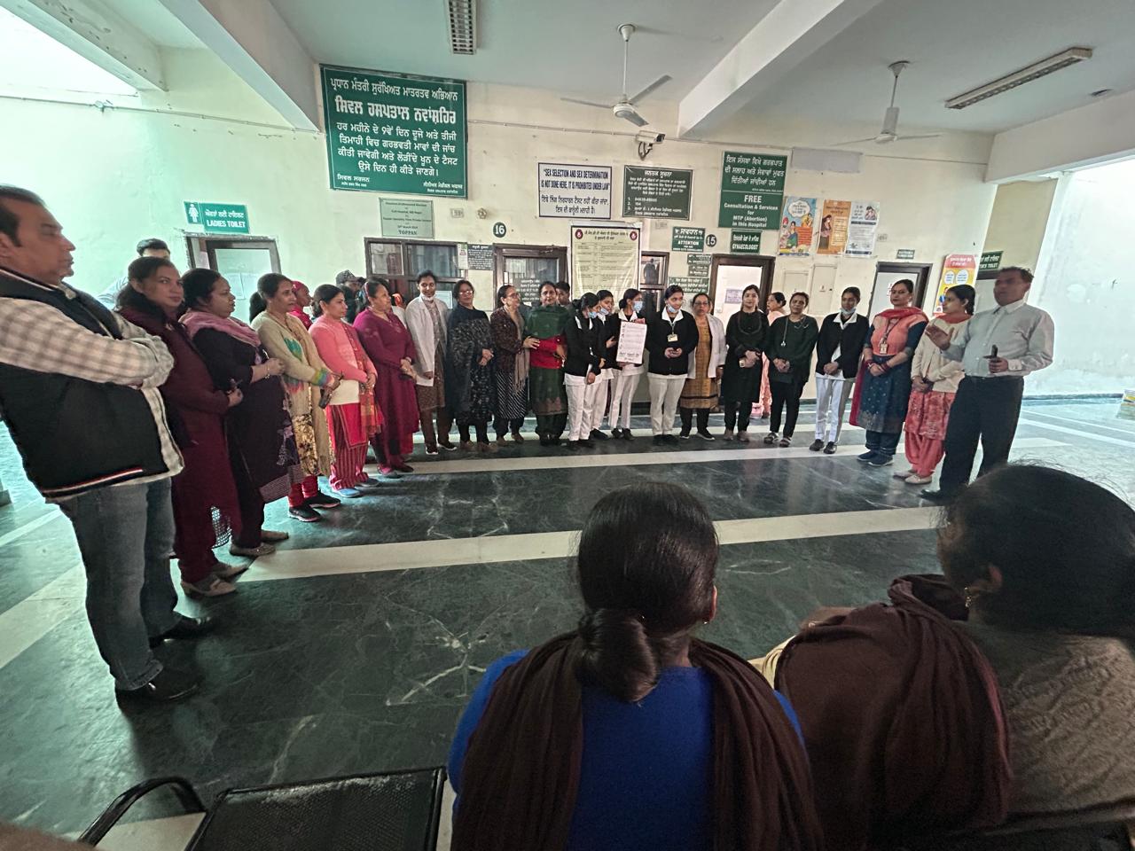 महिलाओं को उनके अधिकारों के प्रति जागरूक करना "अंतर्राष्ट्रीय महिला दिवस" ​​मनाने का मुख्य उद्देश्य है।